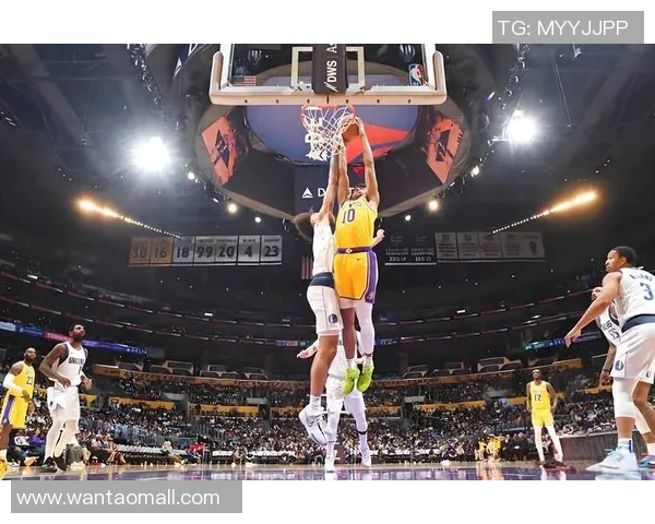 里夫斯投桃报李 克里斯蒂空位三分命中